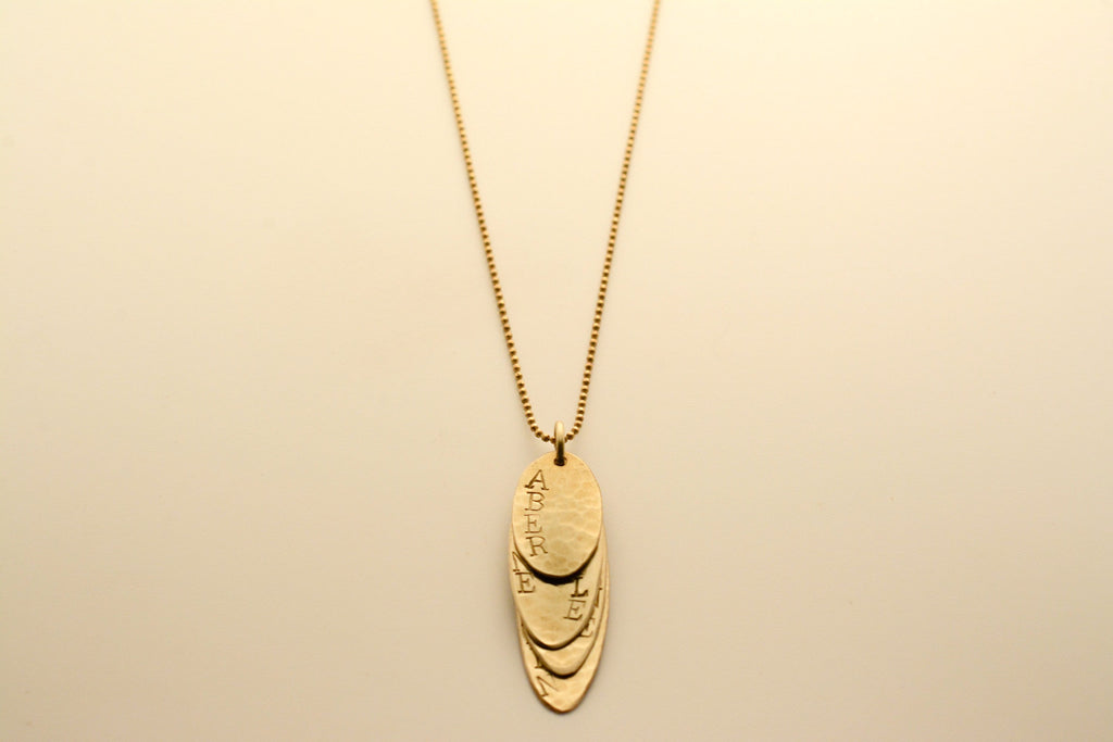 Collier avec gravure – « Mais mon âme est une danseuse »