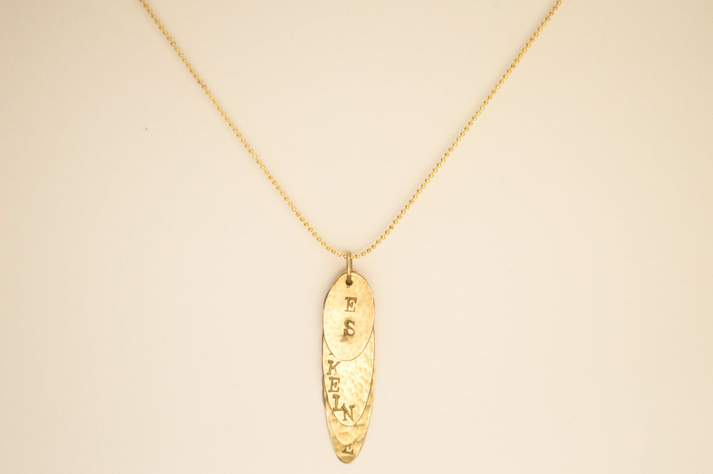 Long collier avec gravure – « Toutes les étoiles scintillent sur moi »