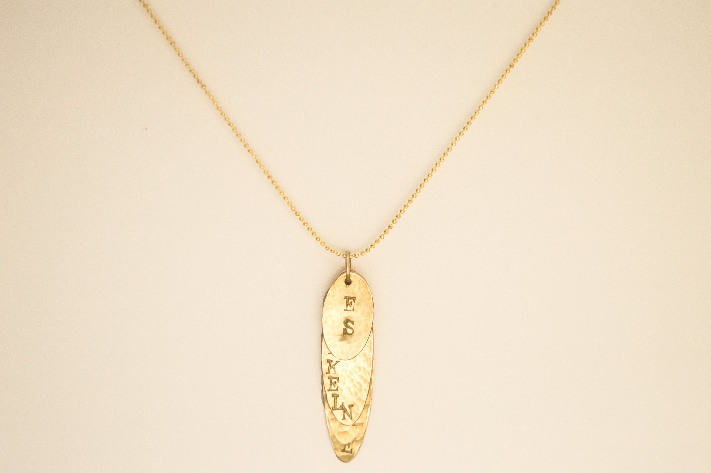 Long collier avec gravure – « Toutes les étoiles scintillent sur moi »