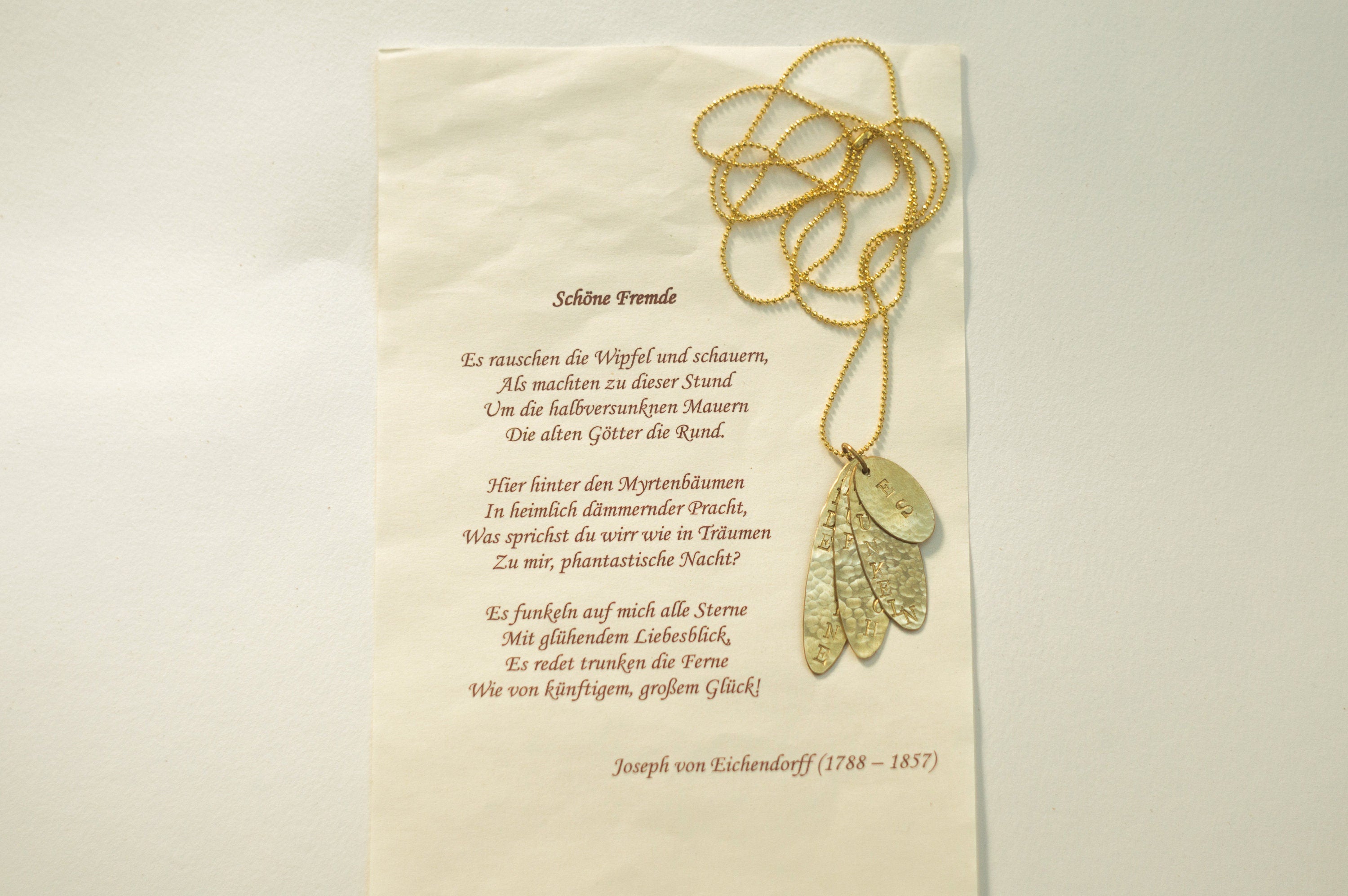 Long collier avec gravure – « Toutes les étoiles scintillent sur moi »