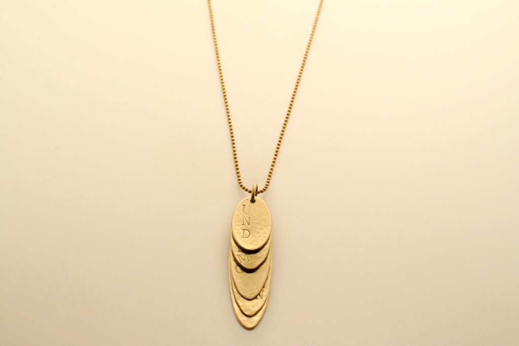 Gold necklace with Hermann Hesse poetry verse – "Und jedem Anfang wohnt ein Zauber inne"