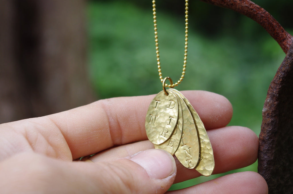 Gold necklace with Hermann Hesse poetry verse – "Und jedem Anfang wohnt ein Zauber inne"