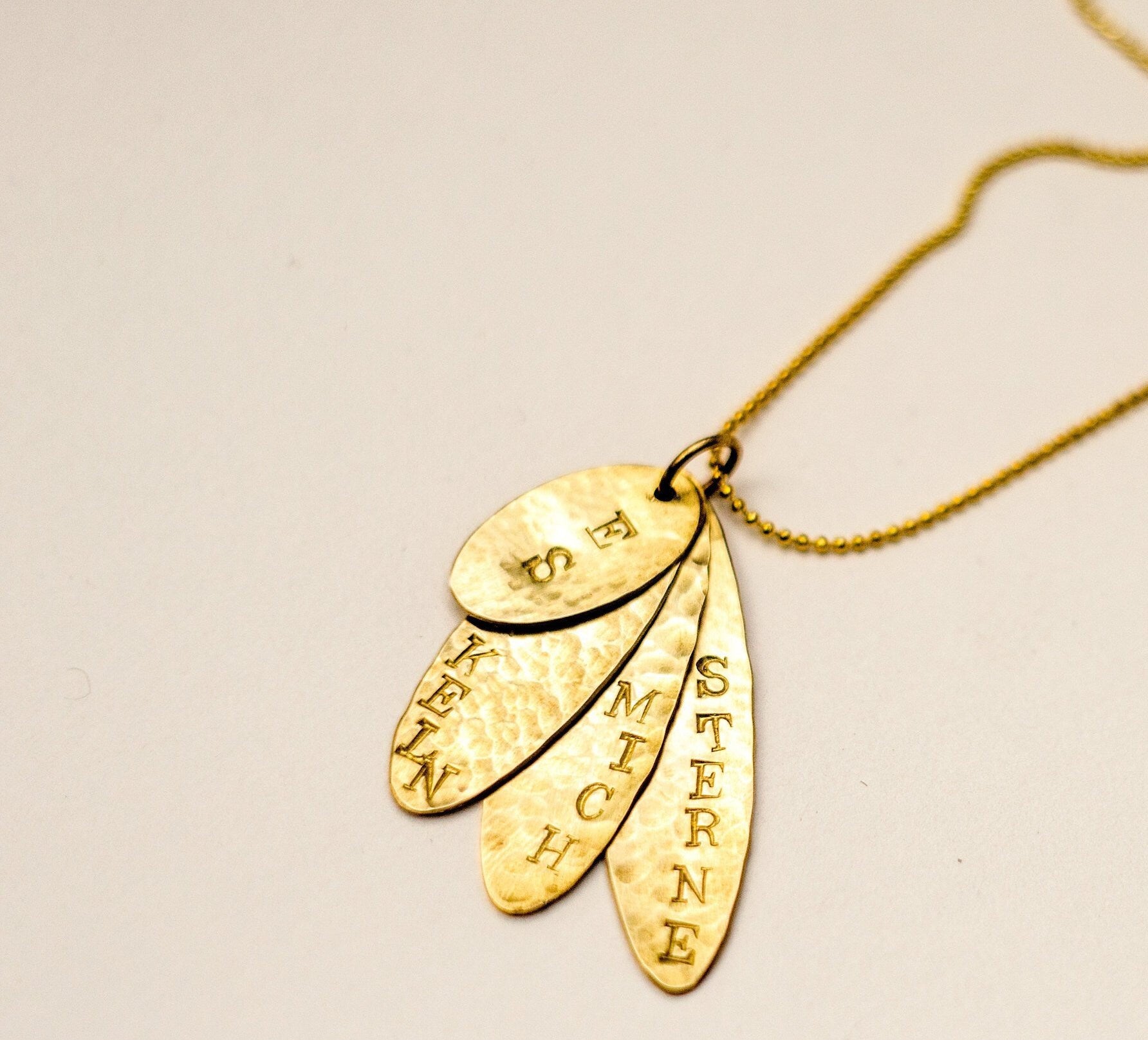 Long collier avec gravure – « Toutes les étoiles scintillent sur moi »