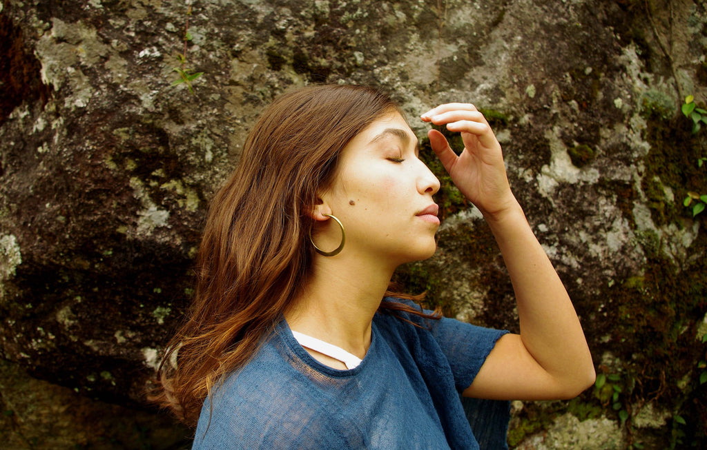 Grandes créoles en laiton, créoles dorées, créoles plates, boucles d'oreilles dorées, bijoux dorés, bijoux minimalistes