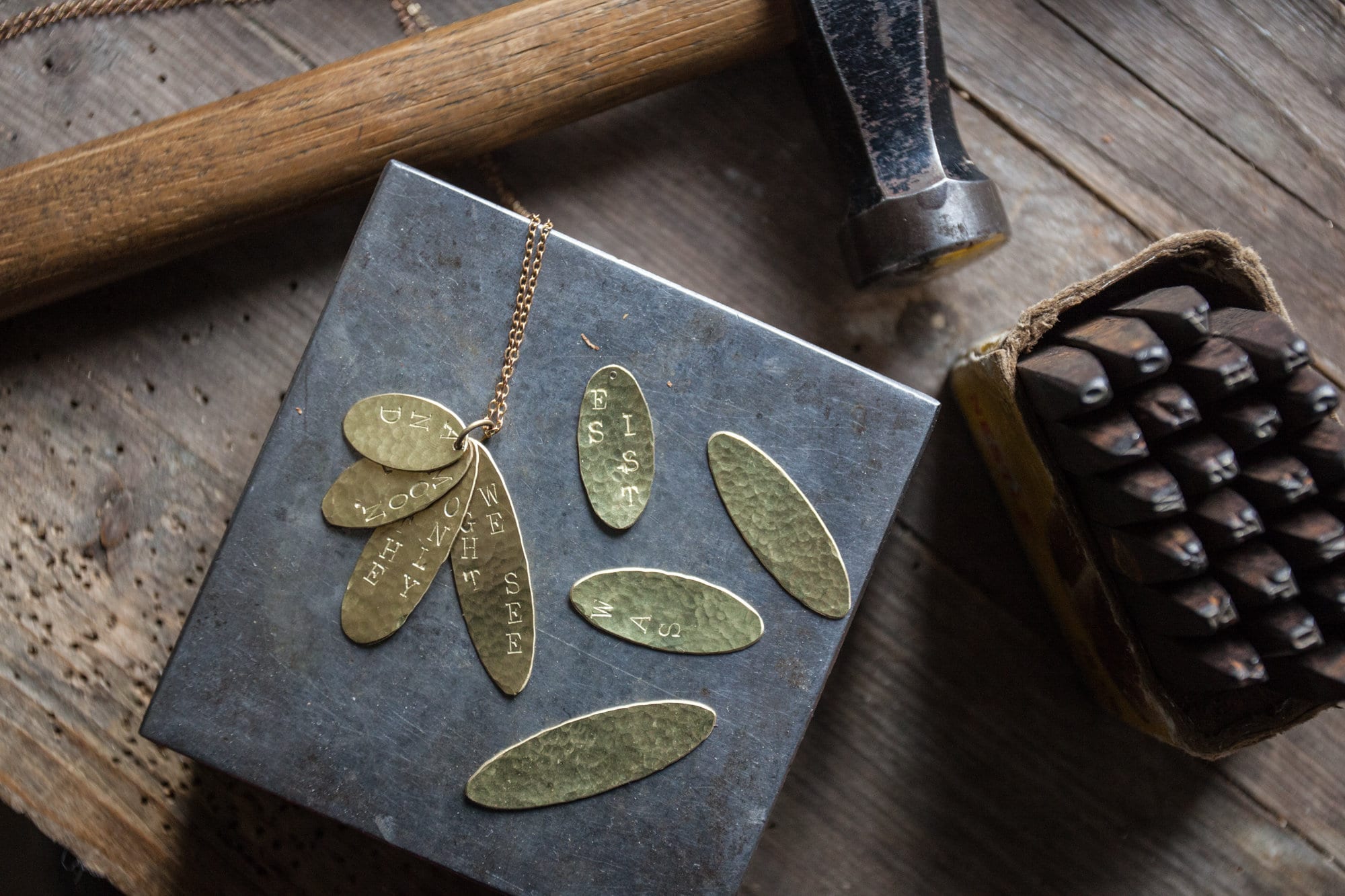 Gold necklace with Hermann Hesse poetry verse – "Und jedem Anfang wohnt ein Zauber inne"