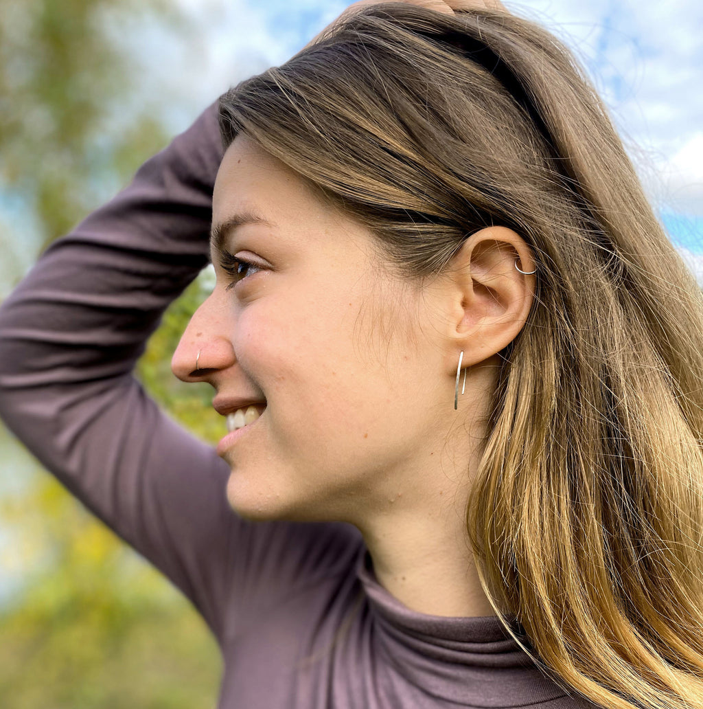 Delicate silver hoop, 925 silver minimalist earrings, fine silver earrings