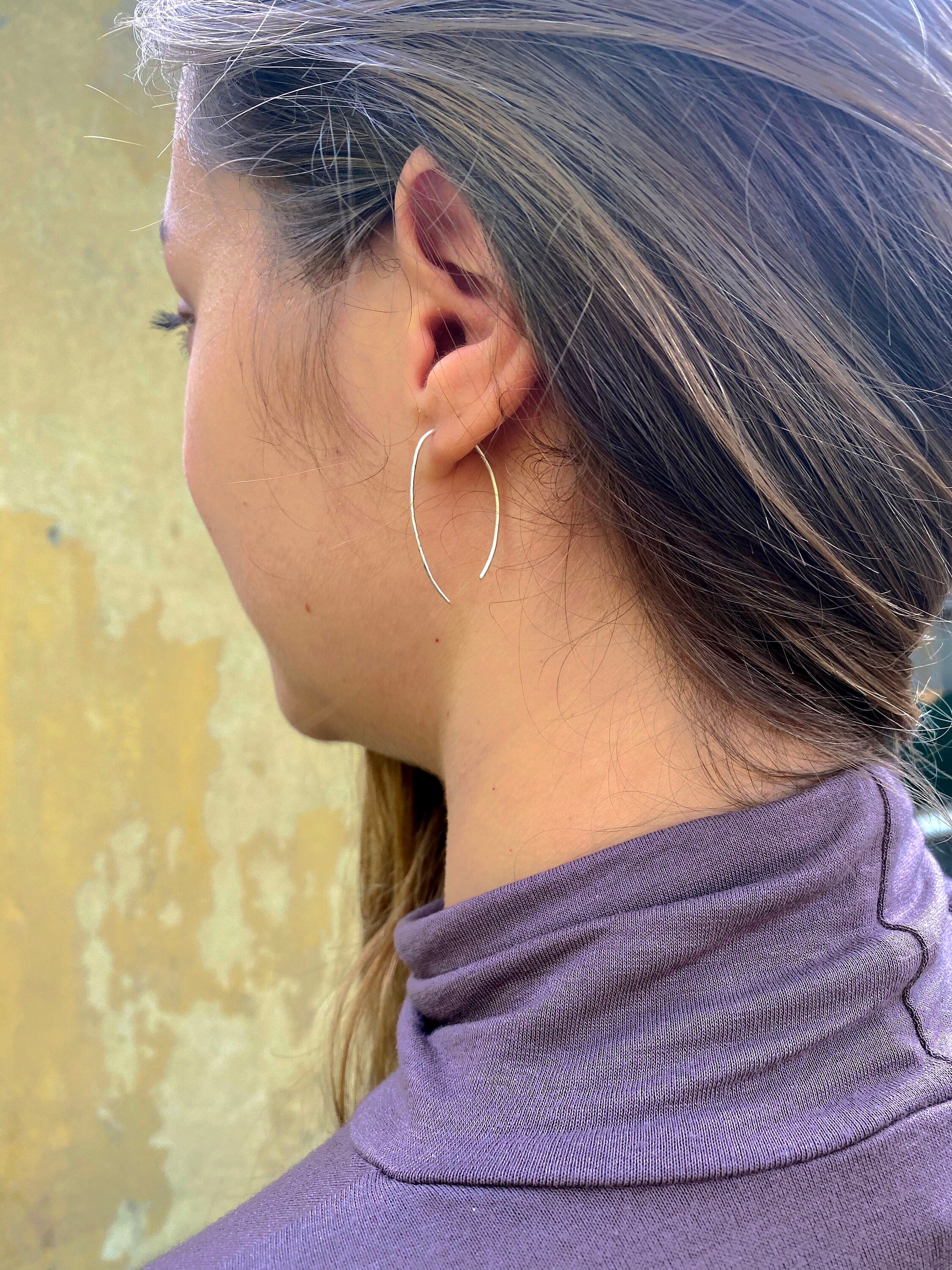 Delicate silver hoop, 925 silver minimalist earrings, fine silver earrings