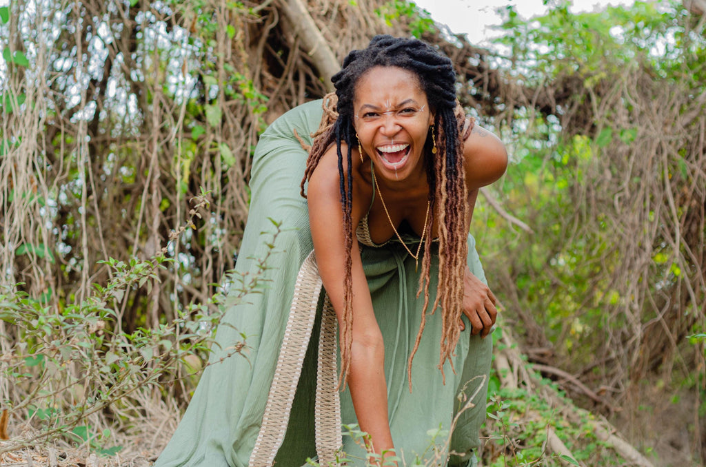 Robe longue vert sauge avec bordure en jute