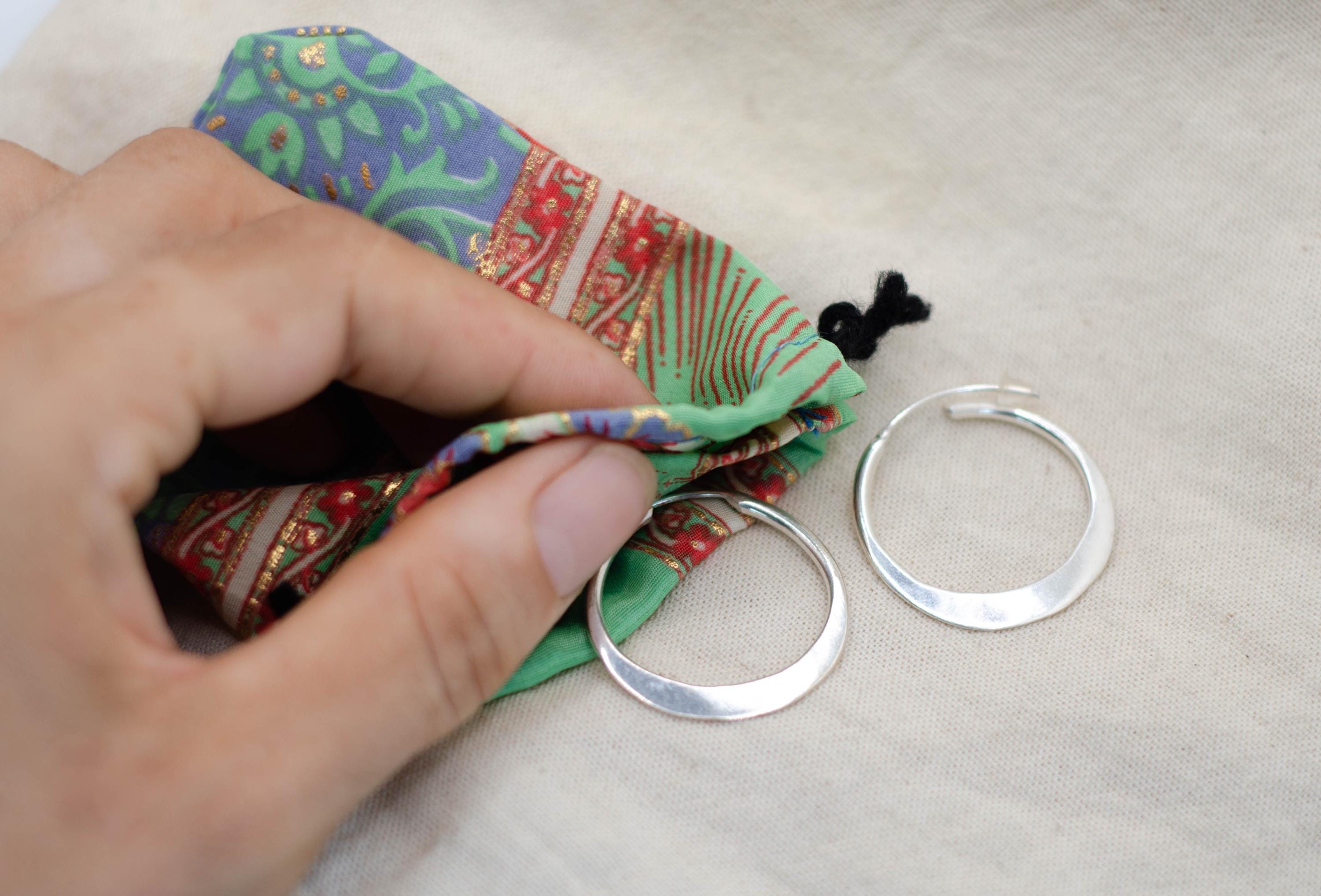 Créoles plates argentées, grandes créoles, créoles bohèmes